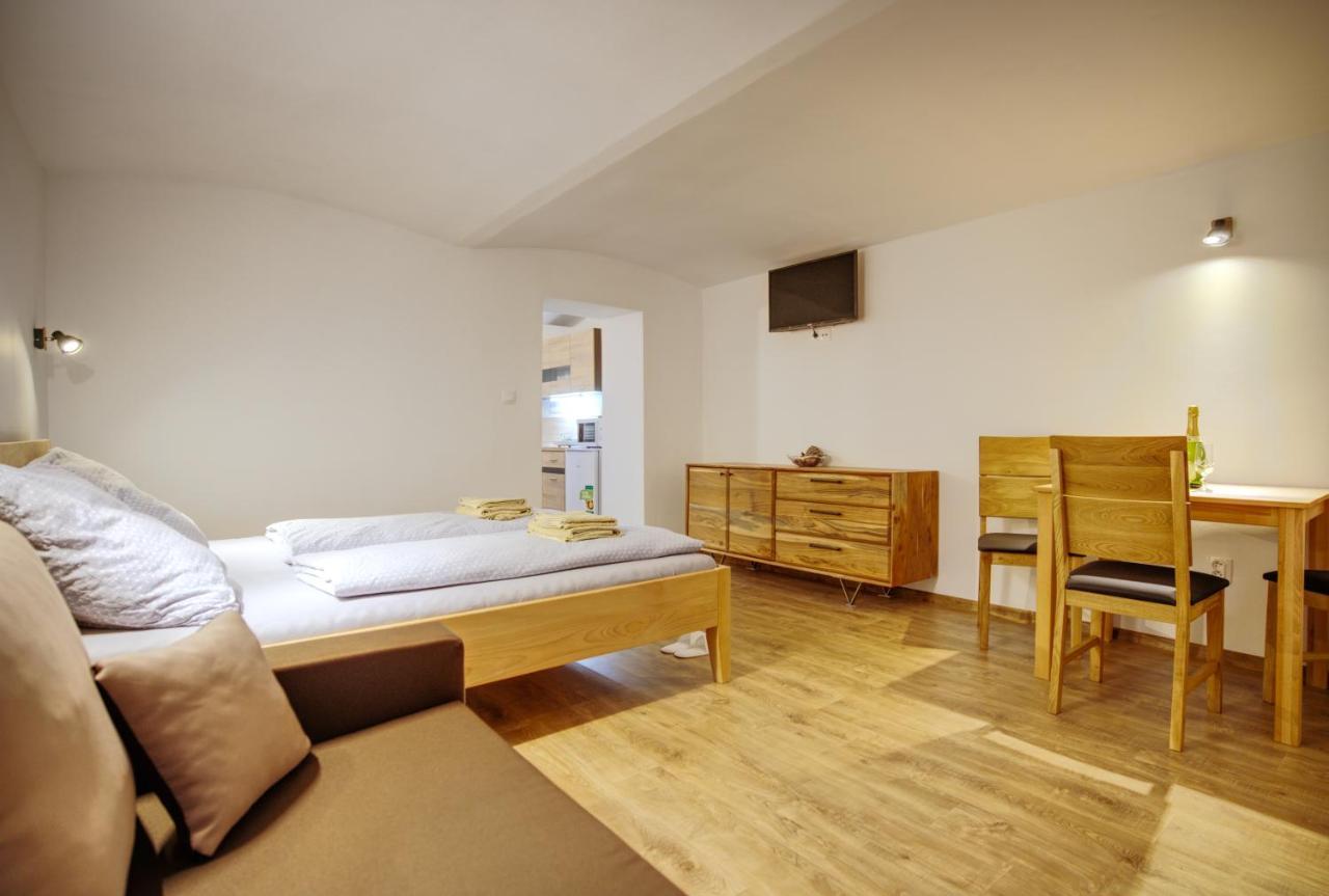 Apartmánek mezi kopci Apartamento Jáchymov Exterior foto