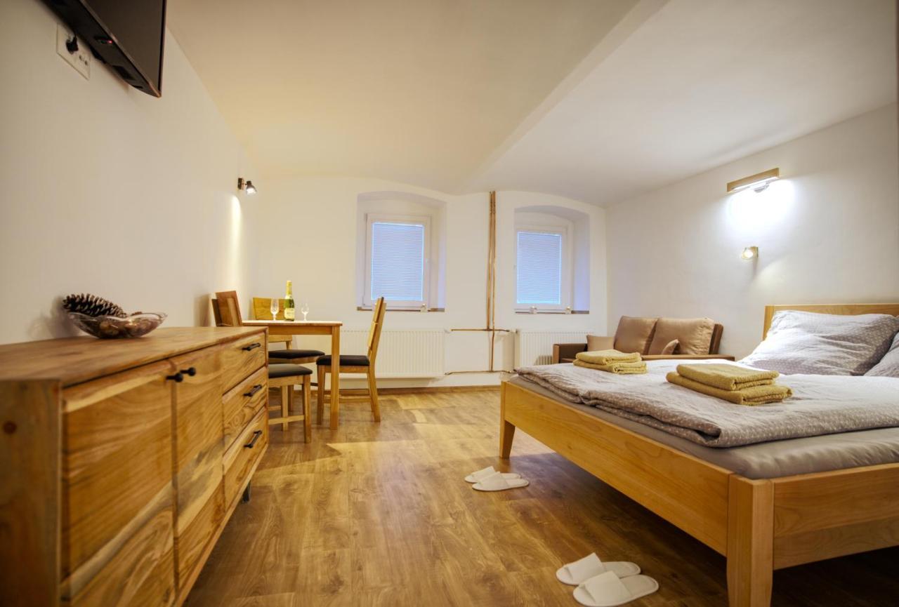 Apartmánek mezi kopci Apartamento Jáchymov Exterior foto